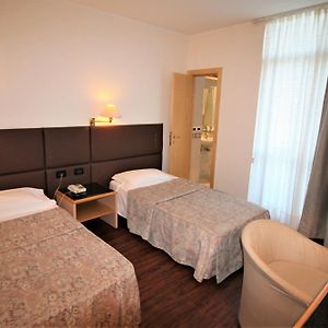 Habitación Básica con 2 Camas Individuales